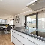 Luxury Penthouse Cosmacendi アパート ザダル