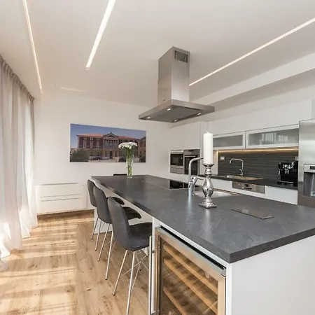 شقة Luxury Penthouse Cosmacendi
